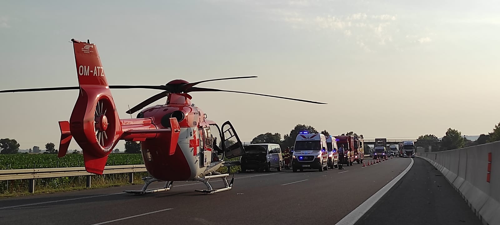 Pri zrážke dodávky s kamiónom na diaľnici D1 sa vážne zranili spolujazdec